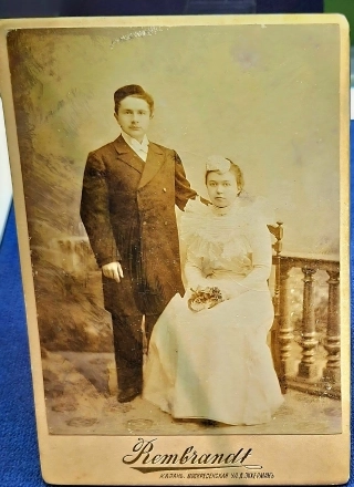 Жители Старо-Татарской слободы. Представитель знаменитой династии предпринимателей и благотворителей Х. Апанаев в супругой Ш. Кулахметовой, 1900 г. 