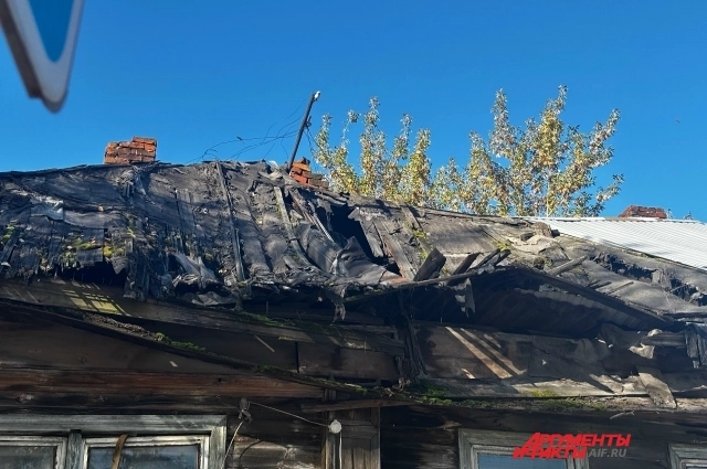 Крыша вот-вот окнчательно рухнет.