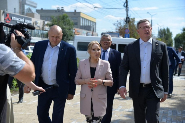 Губернатор и мэр посетили Центральный округ Омска. 