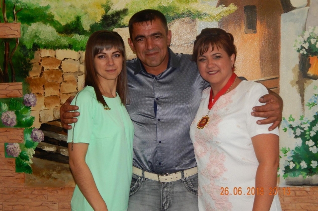 Юрий Гаевой с родными сёстрами Татьяной и Людмилой.