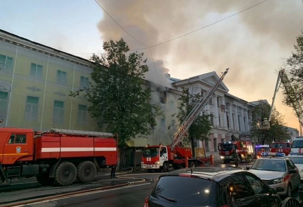 Центр города затянуло дымом.