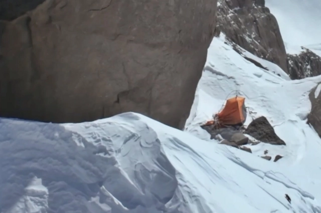 Палатка Натальи Наговициной на высоте 7200 метров.