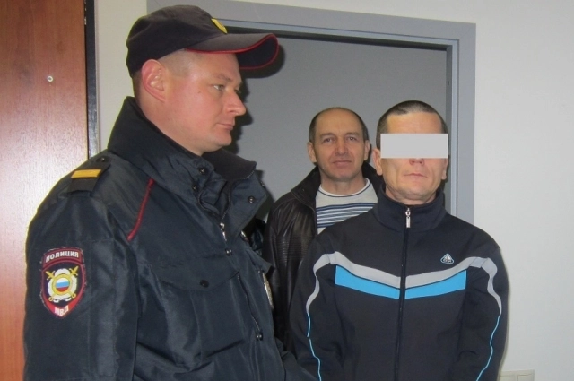 Нелюдь выглядит как обычный человек.