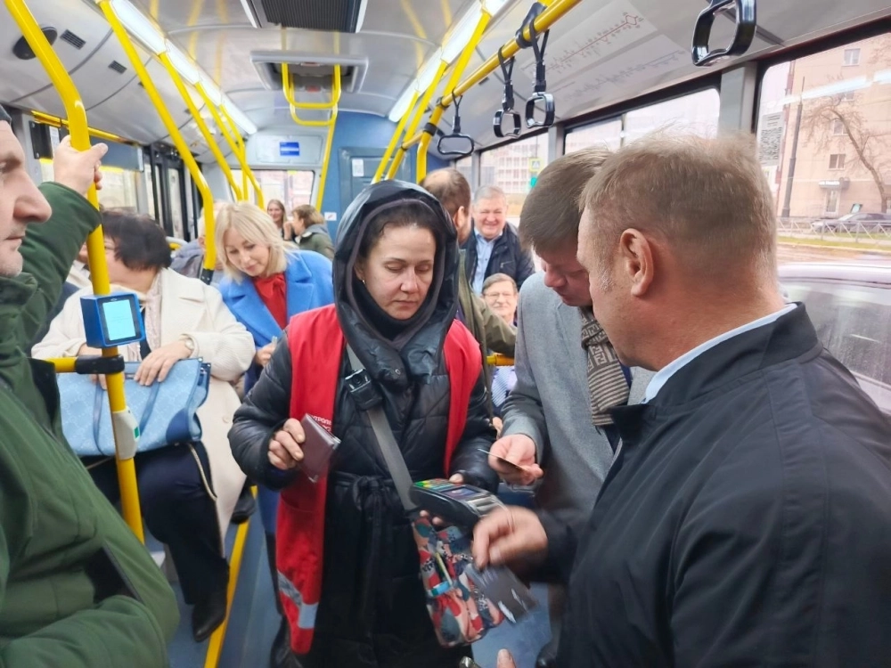Кондукторв проверили, все ли народные избранники рассчитались за поездку. «Зайцев» не нашли